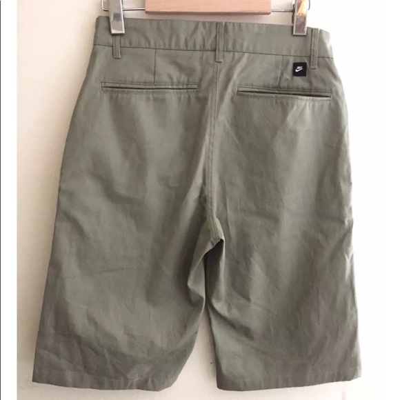 Nike Men Athletic Short Pants Khaki Green 28 Flat Front - Picture 7 of 8